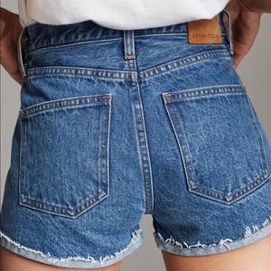 Demon Forum, The Farrah Cheeky Short